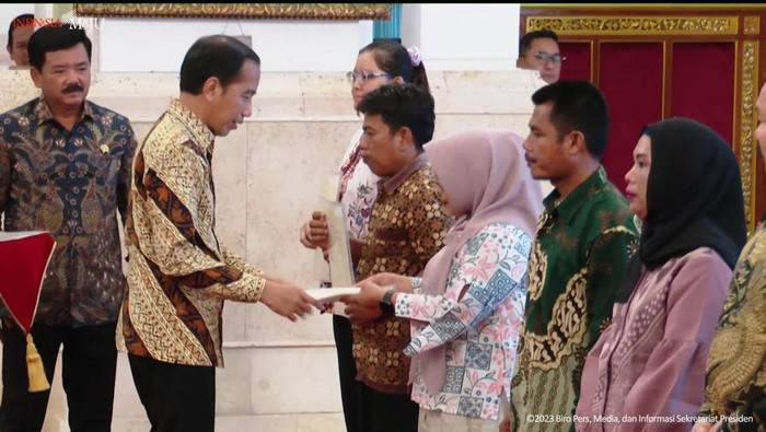 Jokowi Serahkan sertifikat tanah elektronik secara simbolis/Via YouTube Kementerian ATR/BPN