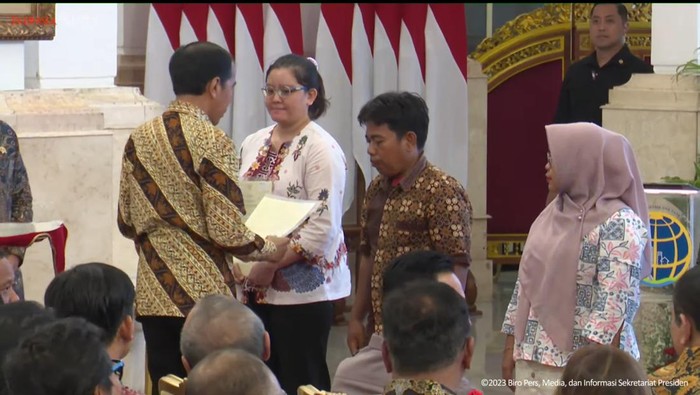 Jokowi Serahkan sertifikat tanah elektronik secara simbolis/Via YouTube Kementerian ATR/BPN