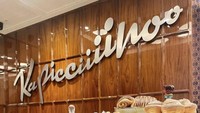 Di sudut yang lain, berbagai olahan pastry yang lebih berat dihadirkan. Menu seperti Pain au Choc, Muffin, dan yang lainnya juga bisa dipesan sebagai pendamping kopi. Foto: Instagram/kapicciiiinoo