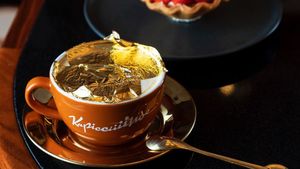 Ada Pastry hingga Kopi Berlapis Emas di Kafe Milik Salt Bae