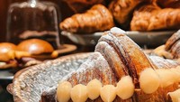 Salah satu pastry yang banyak dipesan di sini adalah croissant. Bukan sekadar croissant biasa, isian cream yang khas nikmat untuk dipadukan dengan kopi. Foto: Instagram/kapicciiiinoo