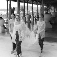 Bunga Citra Lestari masih menjaga hubungan baik dengan keluarga mendiang mantan suaminya itu. Dalam keterangan fotonya di Instagram, Aishah bahkan memuji BCL sebagai wanita yang penuh kasih sayang. Foto: dok. Instagram