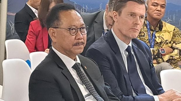 Kepala Otorita Ibu Kota Nusantara, Bambang Susantono (kiri) dan Direktur Jenderal ADB untuk Asia Tenggara, Winfried Wicklein (kanan). (Dok. Sekretariat OIKN)