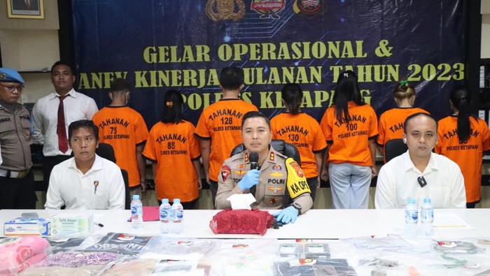 Polisi menetapkan 7 orang tersangka dalam kasus tewasnya bocah bernama Yesa (7) dalam kondisi tak wajar di rumah orang tua asuhnya di Ketapang, Kalimantan Barat (Kalbar).