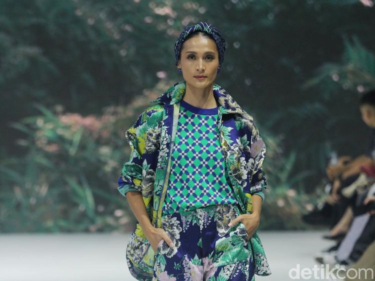 Foto: 10 Koleksi Busana Modest Corak Bunga nan Playful dari Heaven Lights