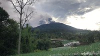 Hingga kini sudah ada 11 orang pendaki yang dilaporkan tewas karena berada di lokasi gunung saat terjadi erupsi. Sementara 12 orang pendaki lainnya masih dalam pencarian (Muhammad Afdal/detikSumut)