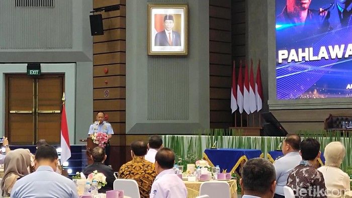 KSAU Marsekal Fadjar dalam acara sambung rasa bersama para pemred