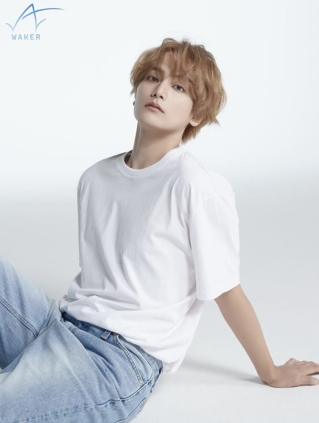 Sebelumnya Kwon Hyeop dikenal sebagai kontestan acara survival Produce 101 Season 2 pada 2017. Dia berlaga sebagai trainee Maroo Entertainment bersama Park Ji Hoon, yang berhasil menang dan debut menjadi personel grup KPop Wanna One. Foto: dok. Twitter @WAKER_official