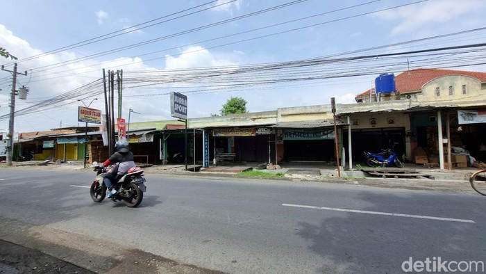 Lokasi tabrak lari yang berujung meninggalnya korban ibu dua anak di Jalan Pleret, Jambidan, Banguntapan, Bantul, Senin (4/12/2023). Kecelakaan terjadi pada Sabtu (25/11) siang.