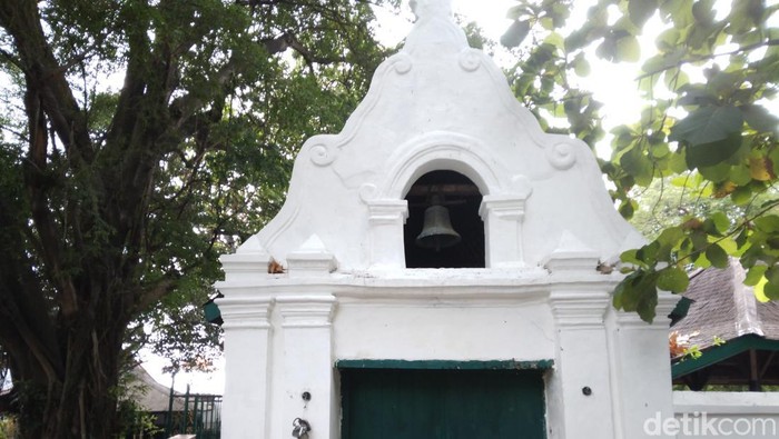 Lonceng Raffles Keraton Kanoman