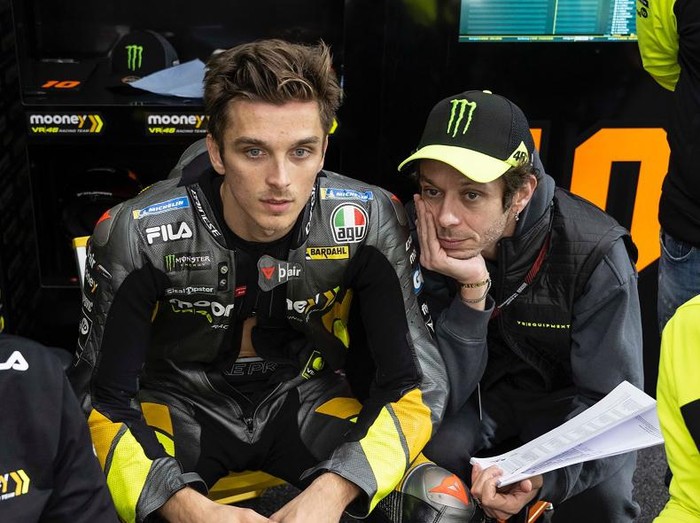 Luca Marini dan Valentino Rossi.