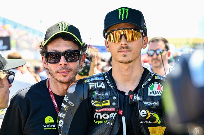 Luca Marini dan Valentino Rossi.