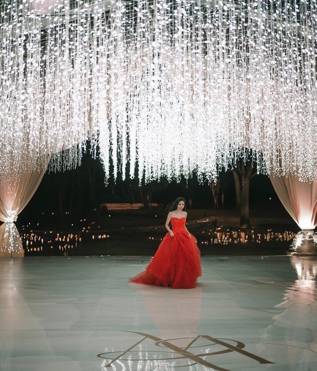 Dilaporkan Wilber Pan dan Luna Xuan meminta agar para tamu tidak mengunggah foto-foto pernikahan sebelum mereka.  Foto: Instagram