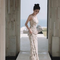 Luna Xuan adalah mantan pramugari yang pernah viral karena pesonanya bahkan disebut pramugari tercantik di dunia. Ia kembali jadi sorotan setelah dinikahi penyanyi Taiwan, Wilber Pan. Hari bahagia mereka digelar mewah di Bali. Foto: Instagram