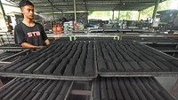 Menurut pengelola usaha, pihaknya mendapat order untuk mengekspor arang batok kelapa ke Arab Saudi sebanyak 41 ton per bulan.  
