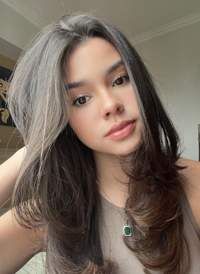 Maria juga sempat terlihat beradu akting dengan Jefri Nichol dalam film ‘Mohon Doa Restu’. Tak hanya dengan Jefri, di film tersebut Maria juga beradu akting dengan Syifa Hadju. Foto: Instagram/@mariatheodoree