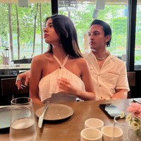 Sosok Maria Theodore belakangan jadi sorotan usai terlihat hadir menemani Jefri Nichol saat tanding boxing melawan El Rumi pada 17 November lalu. Tak pernah diungkap sebelumnya, rupanya Maria merupakan kekasih Jefri Nichol yang sudah dipacarinya selama 3 tahun. Foto: Instagram/@mariatheodoree