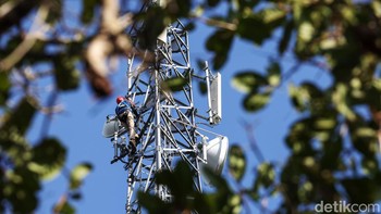 Bekerja sebagai teknisi BTS juga ternyata memiliki tantangan lain, seperti harus memanjat tower dengan ketinggian hingga 72 meter. Menurut Ridwan, hal tersebut sesuai dengan passion-nya yang suka dengan jenis pekerjaan yang memacu adrenalin.