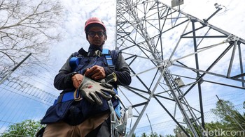 Ridwan juga selalu meyakinkan dirinya untuk tetap menggunakan alat pelindung diri (apd) hingga menerapkan prinsip Kesehatan dan Keselamatan Kerja (K3) saat bekerja.