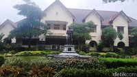 Museum Misi Muntilan berlokasi di Jalan Kartini No 3, Balemulyo, Muntilan, Kecamatan Muntilan, Kabupaten Magelang, Jawa Tengah.