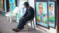 Para seniman di Sentra Lukisan, Pasar Baru, Jakarta, ikut melek politik.  
