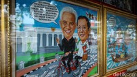 Pelukis jalanan yang tergabung dalam Kelompok Pelukis dan Penulis Indah (KPPI) tersebut mematok harga lukisan potret Rp 5 juta hingga Rp 7 juta.  