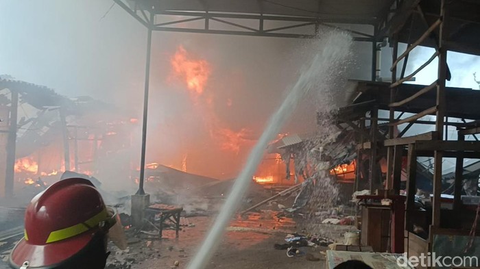 Pasar leces Probolinggo terbakar