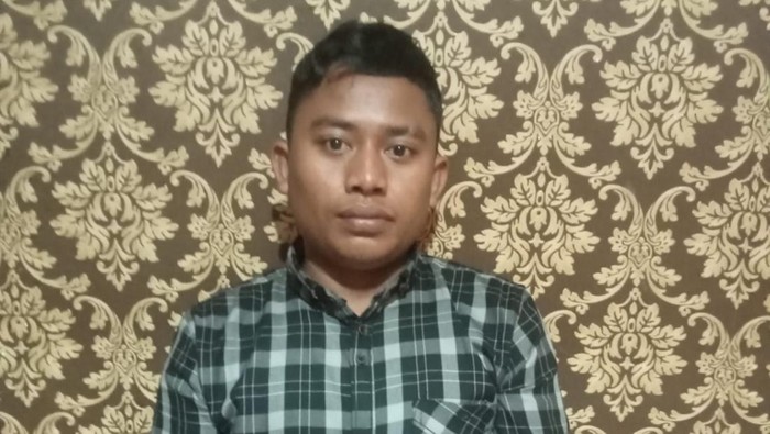 Pelaku MM saat diamankan di kantor polisi.
