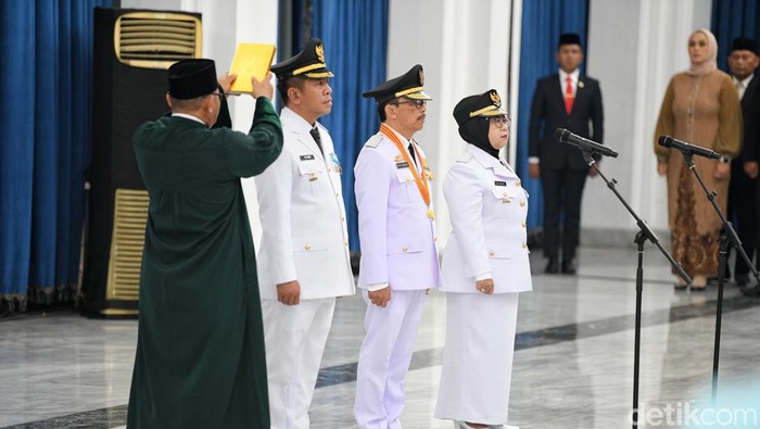 Pelantikan 2 pj kepala daerah di Jabar dan pengesahan pengangkatan Bupati Karawang
