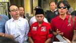 Potret Demo di DPW PSI DIY Buntut Ucapan Ade Armando soal Politik Dinasti DIY