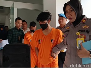 Penampakan 2 Tersangka Pembacokan yang Tewaskan Siswa SMK di Bogor