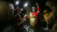 Batuan karst merupakan tangki raksasa penampung air bersih, air hujan yang jatuh akan memasuki sela batuan dan mengalir ke sungai bawah tanah dan gua-gua kecil yang tersebar di seluruh pelosok.  