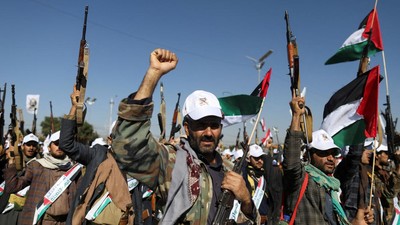 Potret Ribuan Pasukan Houthi Siap Bantu Hamas Lawan Israel