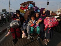 Potret Warga Palestina Mengungsi Akibat Serangan Terbaru Israel