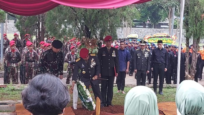 Prosesi pemakaman Doni Monardo di TMP Kalibata (Dwi/detikcom)