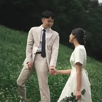 Berlokasi di pegunungan dekat Daejeon, Korea, foto prewedding Rachell tampak begitu indah dengan pemandangan yang asri. Melalui akun Twitter pribadinya Rachell menceritakan perjalanan prewedding dirinya dengan pria asal Korea bernama Young Gwang. Foto: Twitter/Rachell Yahya