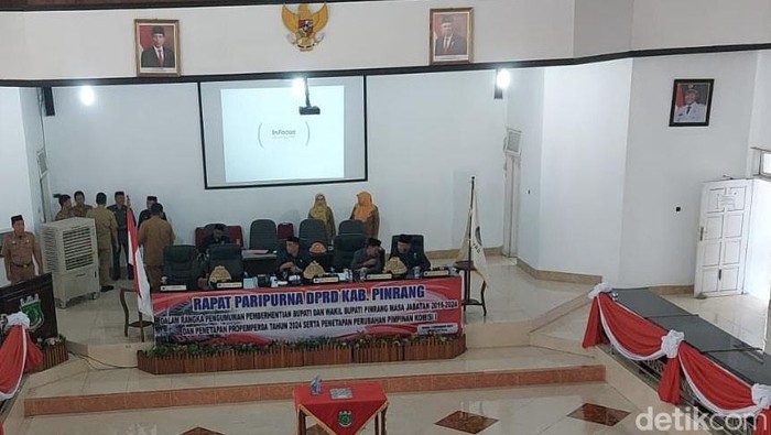 Rapat paripurna pemberhentian Bupati dan Wakil Bupati Pinrang masa jabatan 2019-2024.