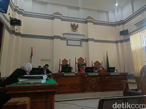 Hakim Tolak Eksepsi Eks Bupati Samosir Mangindar Simbolon, Sidang Berlanjut