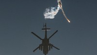 Militer Israel, dalam pernyataannya seperti dilansir Al Jazeera, mengonfirmasi bahwa jet-jet tempurnya saat ini menyerang target-target Hamas di Jalur Gaza. REUTERS/Amir Cohen