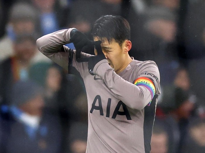 Soccer Football - Premier League - Manchester City v Tottenham Hotspur - Etihad Stadium, Manchester, Britain - December 3, 2023 Tottenham Hotspurs Son Heung-min celebrates scoring their first goal REUTERS/Carl Recine NO USE WITH UNAUTHORIZED AUDIO, VIDEO, DATA, FIXTURE LISTS, CLUB/LEAGUE LOGOS OR LIVE SERVICES. ONLINE IN-MATCH USE LIMITED TO 45 IMAGES, NO VIDEO EMULATION. NO USE IN BETTING, GAMES OR SINGLE CLUB/LEAGUE/PLAYER PUBLICATIONS.