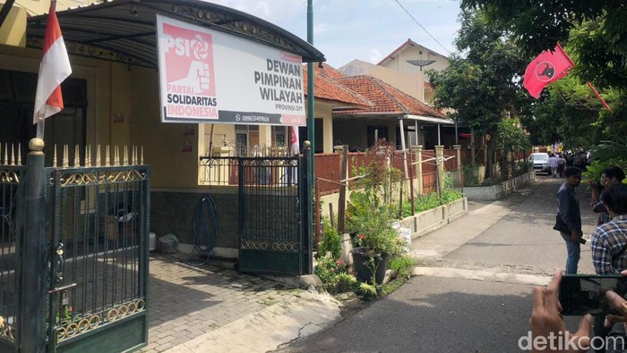 Suasana di depan kantor DPW PSI DIY, Jalan Miliran, Muja-muju, Umbulharjo, Kota Jogja, Senin (4/12/2023) pukul 13.00 WIB. Suasana di depan kantor DPW PSI DIY, Jalan Miliran, Muja-muju, Umbulharjo, Kota Jogja, Senin (4/12/2023) pukul 13.00 WIB.