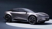 Dinamakan Toyota Sport Crossover Concept, mobil listrik ini diperkenalkan untuk pertama kalinya di Eropa. Mobil ini akan memasuki jalur produksi pada 2025. Foto: Dok. Toyota