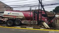 Truk Tangki Pertamina Kecelakaan Di Pandeglang, Polisi Amankan Sopir