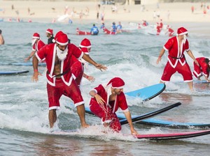 10 Tradisi Natal di Berbagai Negara, Ada Lomba Dayung-Hias Rumah