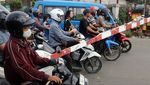 Aksi Bandel Bikers di Bogor Terobos Palang Perlintasan Kereta Api