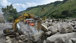 Alat Berat Dikerahkan Cari Korban Hilang Banjir Bandang Humbahas Sumut