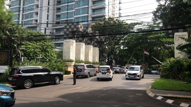 Apartemen diduga milik Firli Bahuri di Darmawangsa, Jakarta Selatan, digeledah polisi, Selasa (5/12/2023) siang.