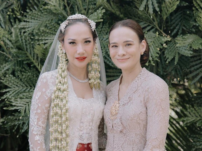 Bunga Citra Lestari dengan adik Ashraf.