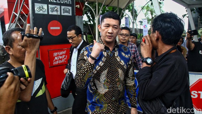 Berstatus Tersangka, Aspri Wamenkumham Eddy Hiariej Belum Ditahan Berstatus Tersangka, Aspri Wamenkumham Eddy Hiariej Belum Ditahan
