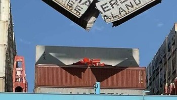 Mirip seperti saat kamu memecahkan telur dan menjatuhkannya ke dalam wajan Foto: Boredpanda